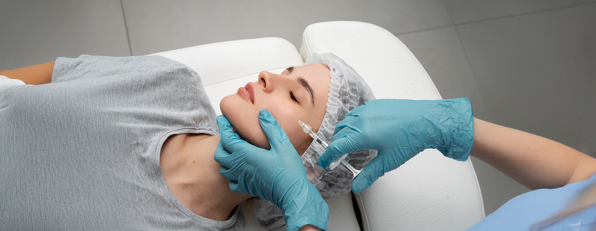 Altın İğne Tedavisi: RF Teknolojisi ile Cilt Yenileme